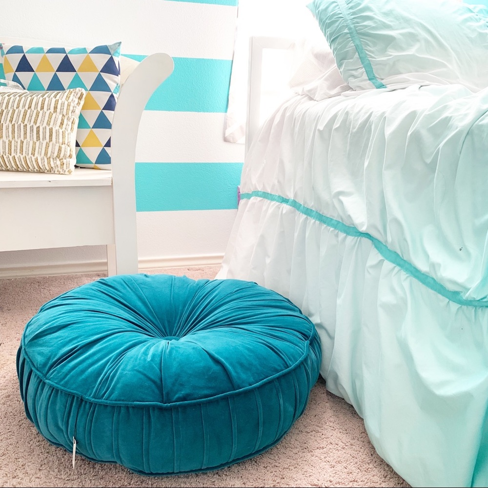 Floor teal large round pillow - Picture 3 of 5